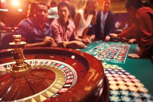 Experience Real Fun of Online Gambling With the Live Dealers